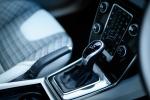 Volvo V40 T3 Momentum 2016 года (JP)